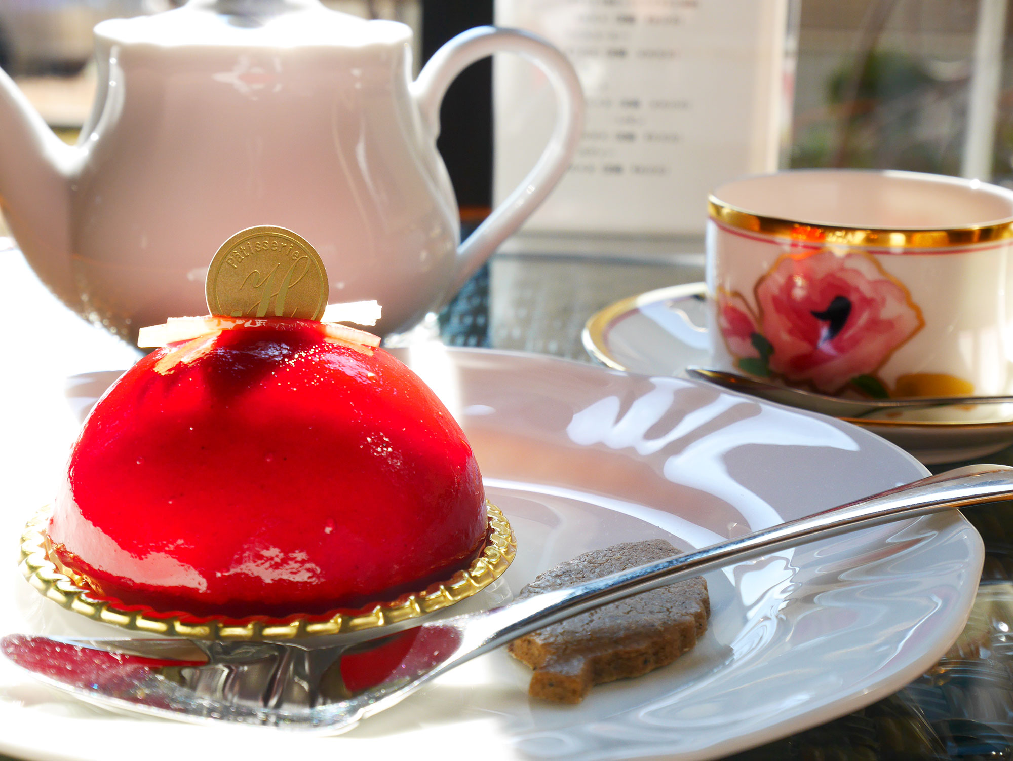 人気のケーキを紅茶とともに…