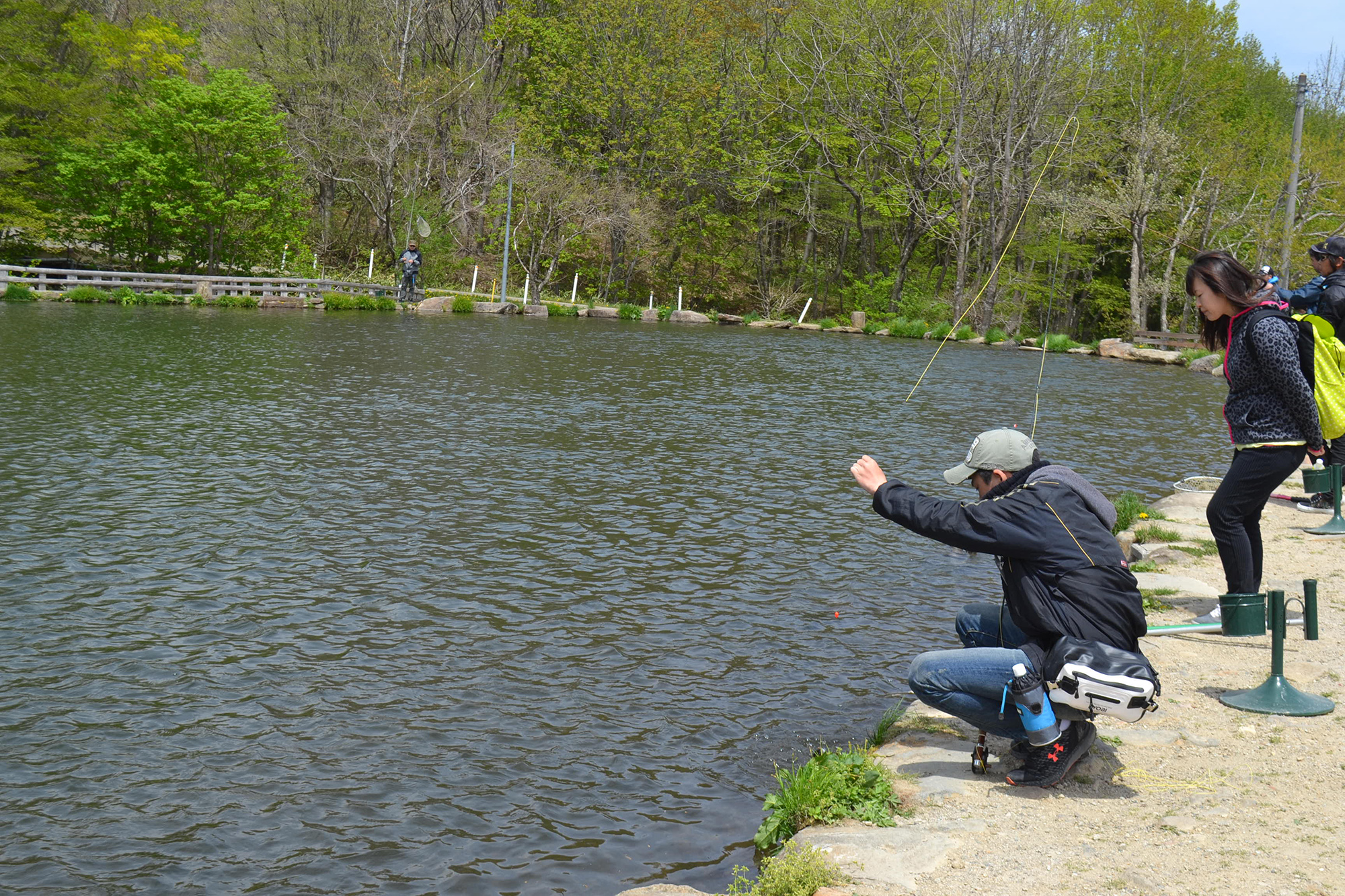 大きな池で釣り体験！
